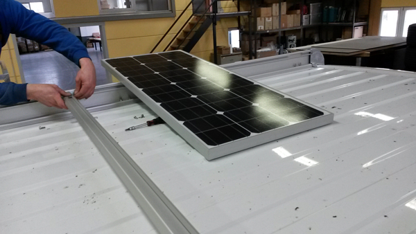 Das erste Solarmodul auf dem Dach