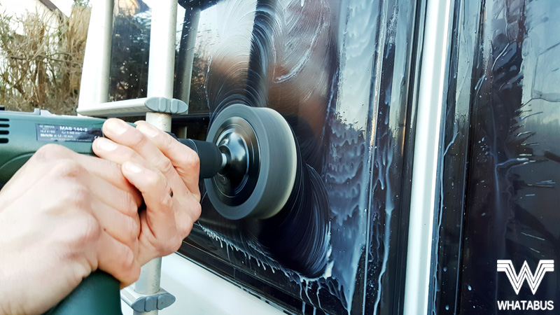 Reinigung und Pflege der Kunststofffenster im Wohnmobil